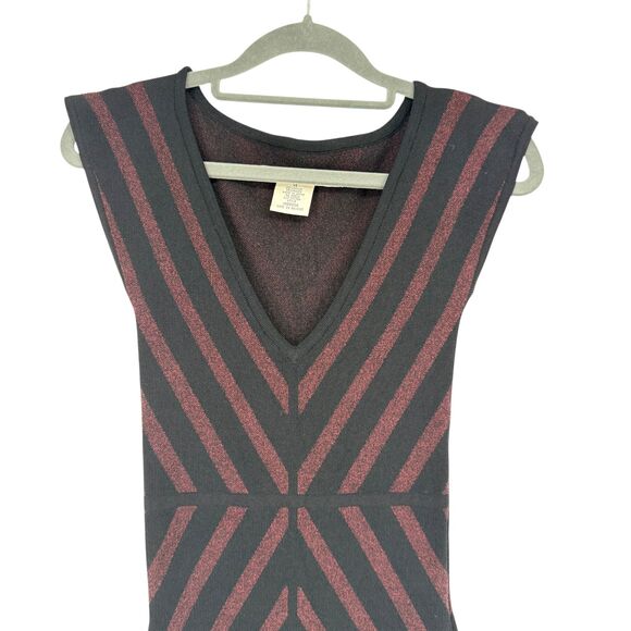 Max Studio Chevron Print Bodycon Dress Size XS Black Red V-Neck Sleeveless Knit - Picture 3 of 11